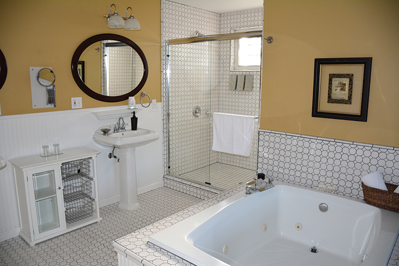 Inn on First: Bathroom